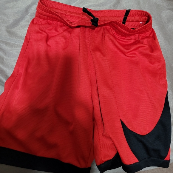 Kids NWOT Nike Dri-Fit Shorts, Size Medium, like NEW - Picture 3 of 4